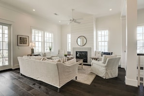 Smart TV, fireplace