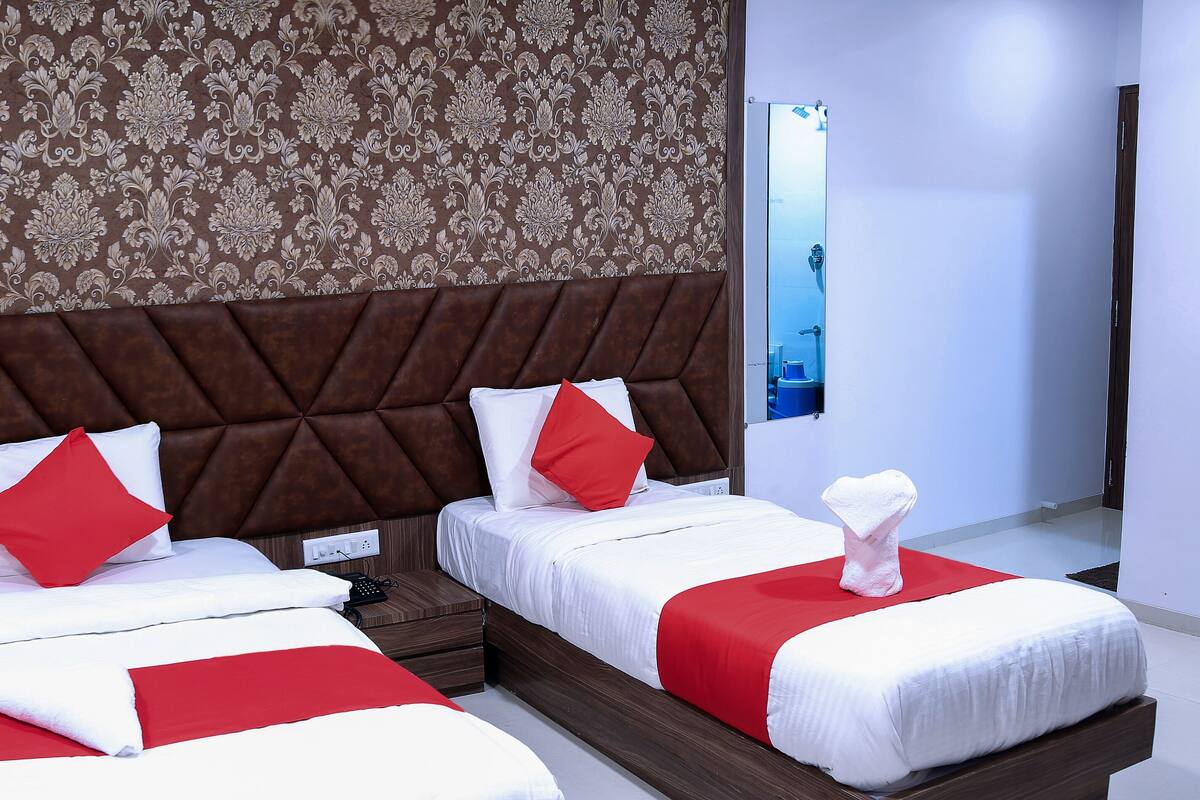 خزنة داخل الغرفة وتجهيزات عازلة للصوت وواي فاي مجانًا وملاءات أسرّة