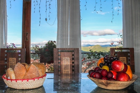 ๋งค์ผ ์
ํ ์๋น์ค ๋ฌด๋ฃ ์์นจ ์์ฌ ํฌํจ