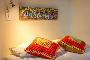 Desk, laptop workspace, free WiFi, bed sheets - Cabaña - Bar- Restaurante El Mirador (Vallegrande)
