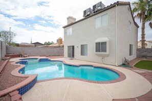 Beheizter Pool