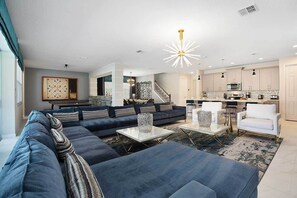 Smart TV, videojuegos, futbolito, mesa de ping pong