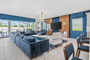 Smart TV, video games, table football, stereo - Lavish Villa Near Parks w/ Ice Princess & Space BRs, Theater, Huge Arcade & Pool (Kissimmee)