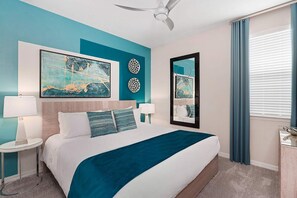 8 Schlafzimmer, Schreibtisch, Bügeleisen/Bügelbrett, Reisekinderbett