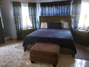 Luxury-Doppelzimmer | Individuell eingerichtet, laptopgeeigneter Arbeitsplatz