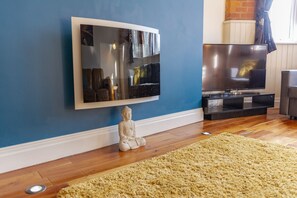 TV, fireplace
