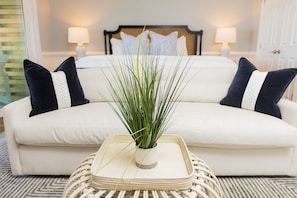 202 - Luxury Water View Room | Premium bedding, pillowtop beds, individually decorated - The Burrus House Inn Waterfront Suites (Manteo)