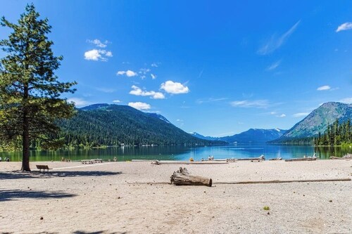 Sunny condo w/ a balcony, shared pools, hot tub, game room - near downtown