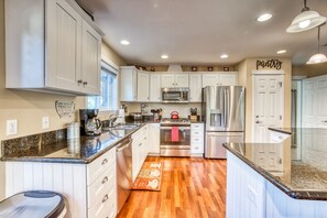 Fridge, microwave, oven, stovetop - Updated home w/ fireplace & media room - 2 blocks to the beach/promenade (Seaside)