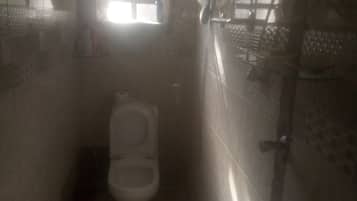 SĂšche-cheveux, serviettes fournies