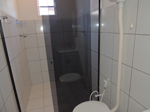 タオル、石鹸、トイレットペーパー