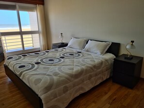 4 bedrooms, iron/ironing board, free WiFi, bed sheets - House in Beach- Oporto (Arcozelo)