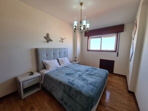4 quartos, ferros/tábuas de passar roupa, Wi-Fi de cortesia