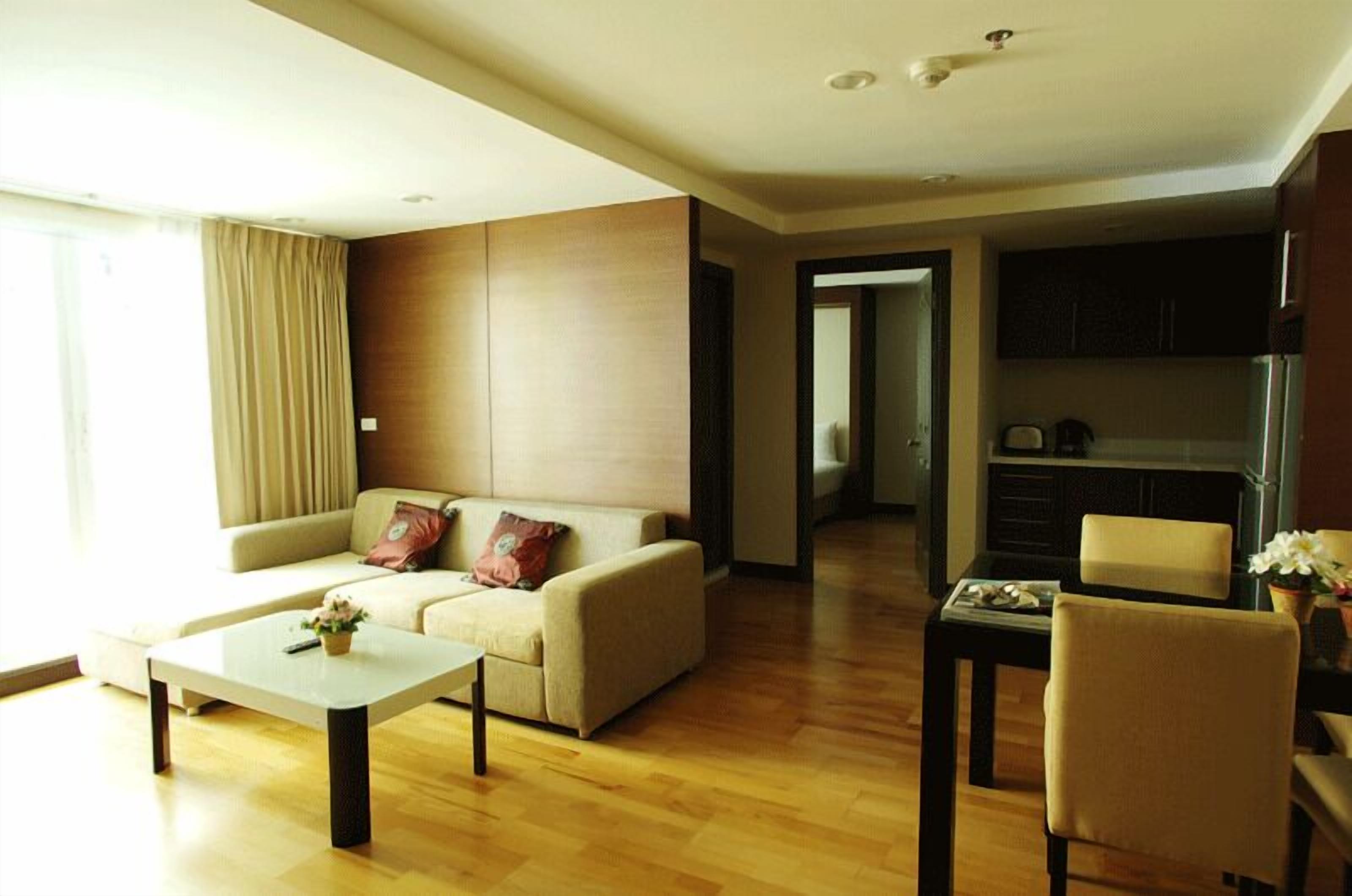 2-Bedroom Suite | Khu phòng khách | Smart TV 