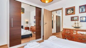 1 slaapkamer, een strijkplank/strijkijzer, wifi, beddengoed