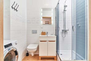 Shower, free toiletries, hair dryer, towels