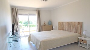 3 chambres, système d’insonorisation, accès au Wi-Fi (inclus)