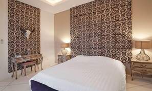 2 quartos, cofres nos quartos, cortinas blackout