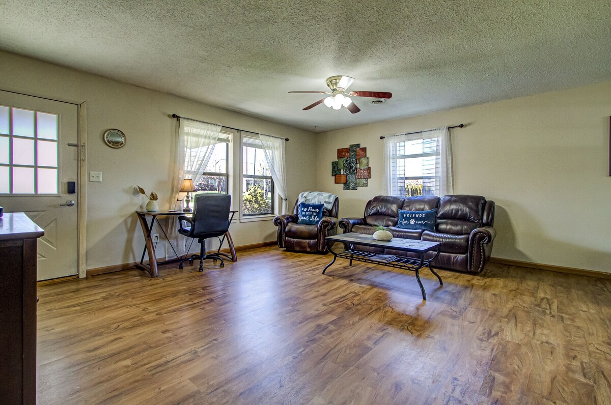 Graces' Mountain River Retreat w/ Arcade, Hot Tub, Leather Recliners, & 2 Kings