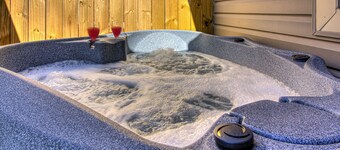 Graces' Mountain River Retreat w/ Arcade, Hot Tub, Leather Recliners, & 2 Kings