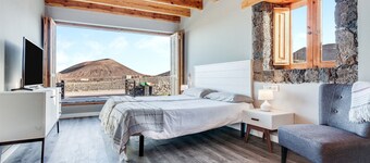 Stunning Villa "Tranquila" with Sea View, Mountain View, Pool, Garden & Terrace