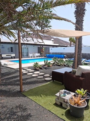 Terrace/patio - Beautiful Villa "Mariola" Close to Beach with Heated Pool, Terrace, Garden & Wi-Fi (Playa blanca)
