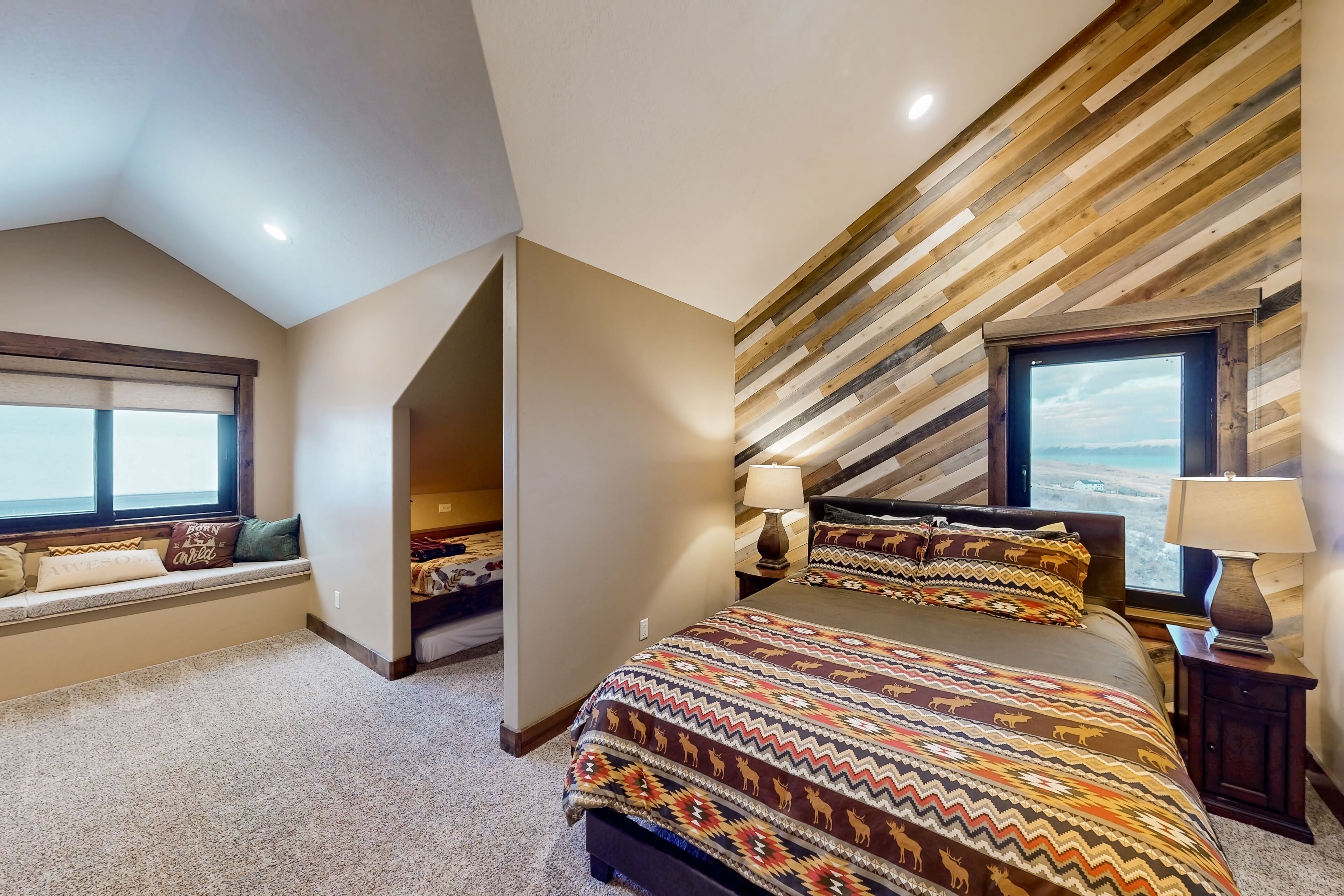 8 bedrooms, iron/ironing board, free internet, bed sheets