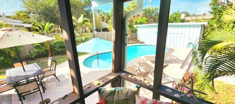 Escapade sur la plage avec vue sur l'océan, piscine et terrasse sur le toit