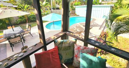 Rantapaikka merinäköalalla, uima-altaalla ja kattokerroksella