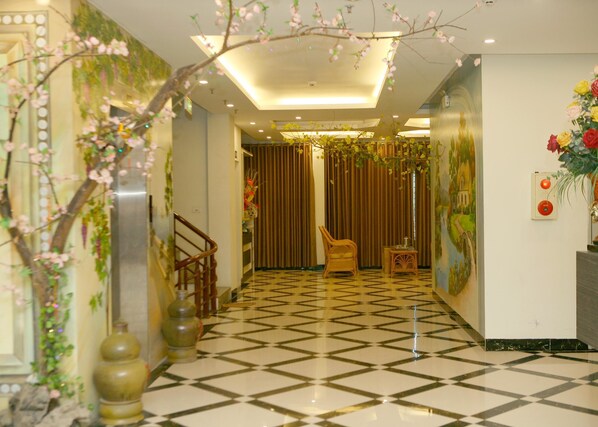 Reception - Nam Son Hotel (Hanoi)