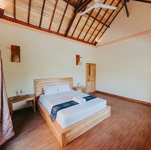 Desk, free WiFi, bed sheets - The Asri Villas (Pekutatan)