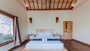 Desk, free WiFi, bed sheets - The Asri Villas (Pekutatan)