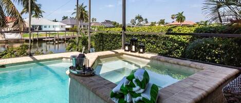 Een verwarmd zwembad