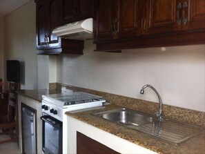 Condo, 2 phòng ngủ | Bếp nhỏ riêng | Tủ lạnh, dụng cụ nấu nướng/bát dĩa/dao nĩa 