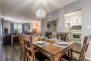 Dining - Comfortable and elegant 3BDR duplex, unit # 3 (Overland Park)