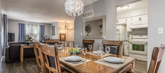 BekvÀm och elegant 3BDR-duplex, enhet # 3