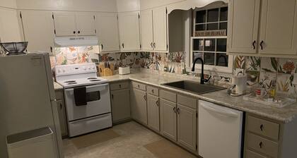 Marines peaceful retreat, TheStation @ AbbeyAcres Near Beach with Washer & Dryer