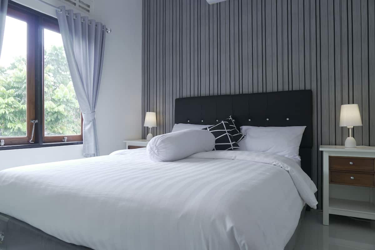 1 bedroom, individually decorated, individually furnished, soundproofing