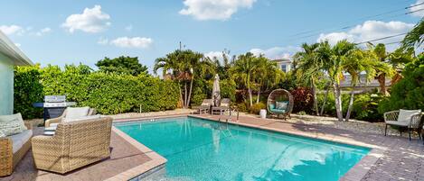 حمّام سباحة مُدفَّأ