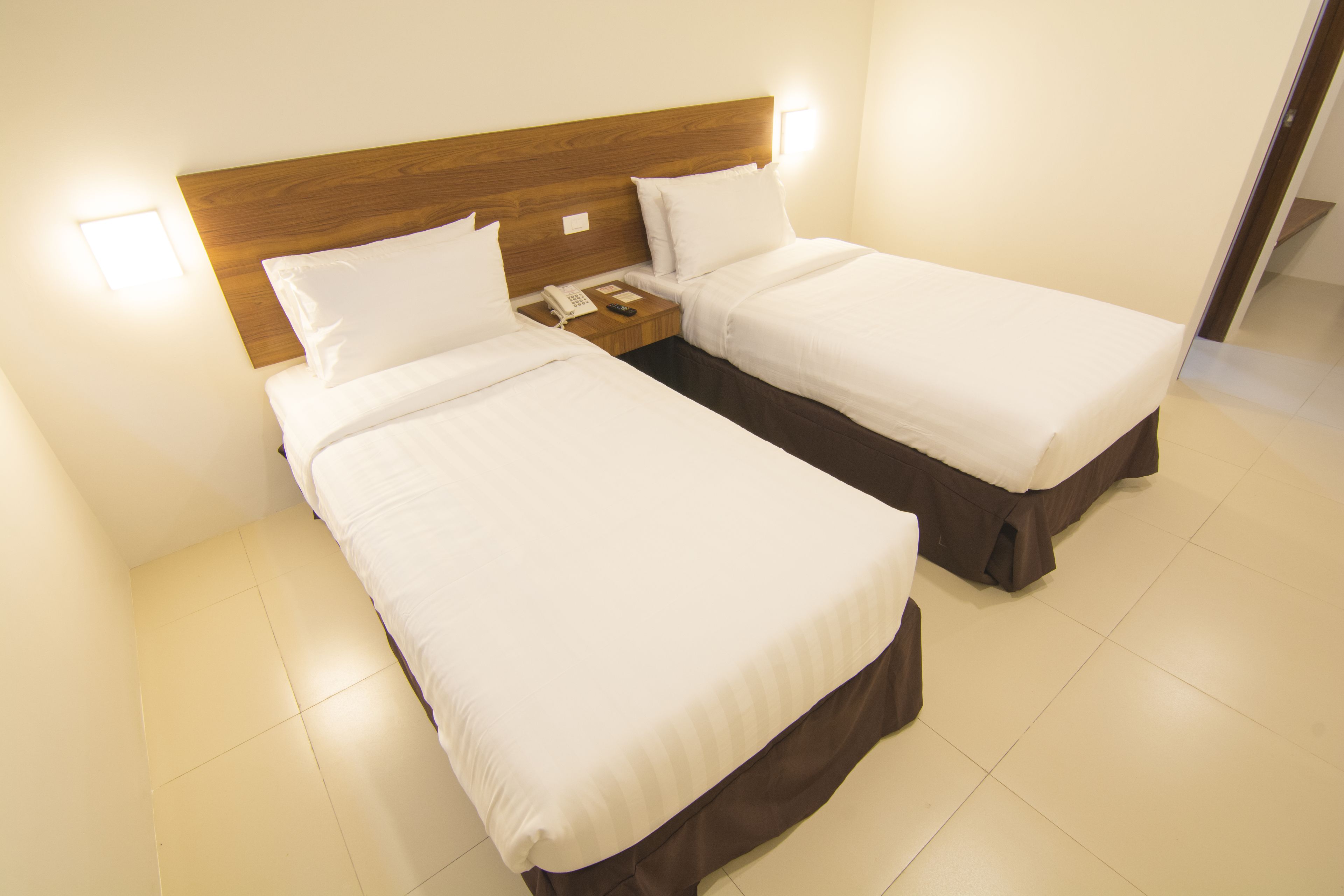 standard twin room | soundproofing, free wifi, bed sheets