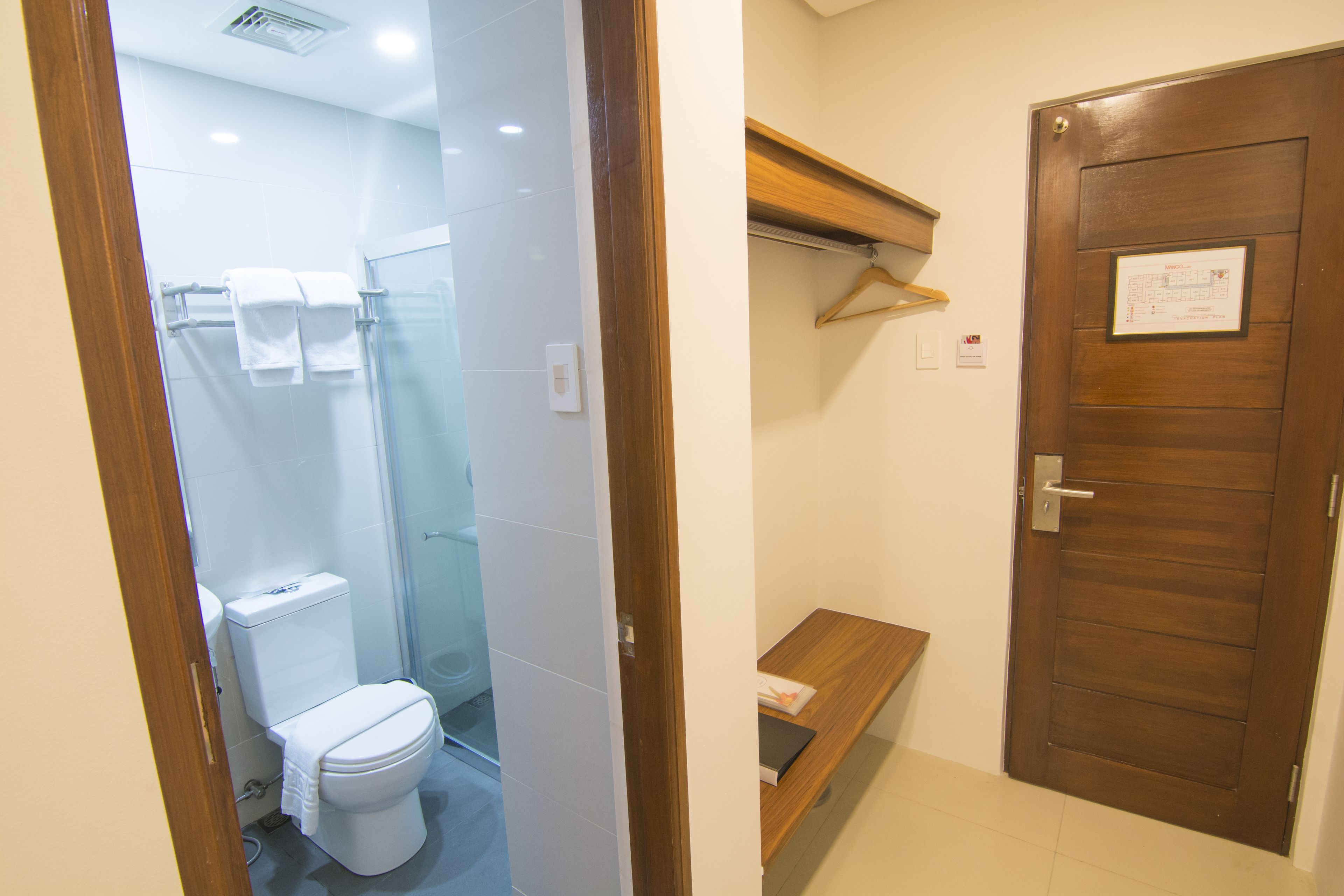 standard twin room | bathroom | shower, free toiletries, bidet, towels