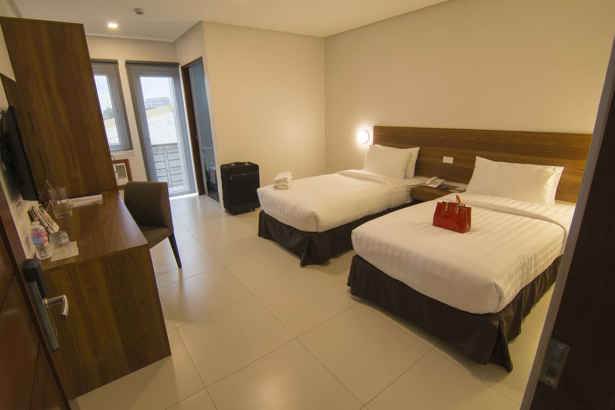 Chambre Deluxe avec lits jumeaux | Chambres insonorisées, Wi-Fi gratuit, draps fournis