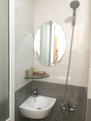 Panoramic Twin Room | Bathroom - Thiên Các 2 (Quy Nhon)