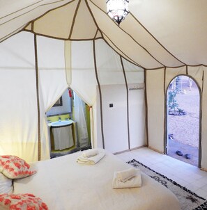 1 bedroom, internet - Sleeping in a Luxury tent in Merzouga desert ! (Provincia di Errachidia)