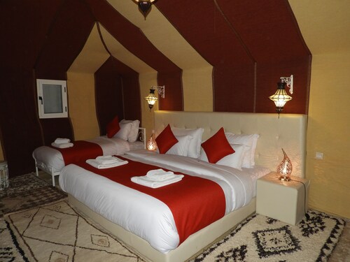 Sleeping in a Luxury tent in Merzouga desert !