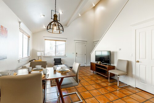 Holladay secluded boarding house