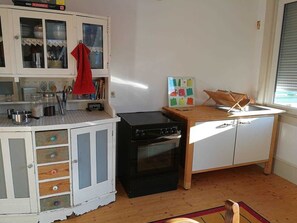 Réfrigérateur, micro-ondes, four, lave-vaisselle