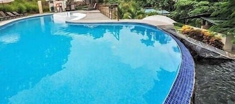 Moderne 2 bdr 2 ba rekkehus, privat basseng, inngjerdet nær Los Suenos