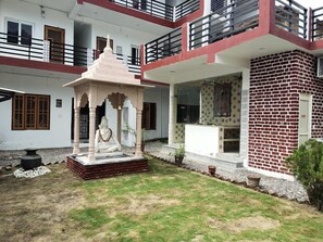 ฝ่ายต้อนรับ