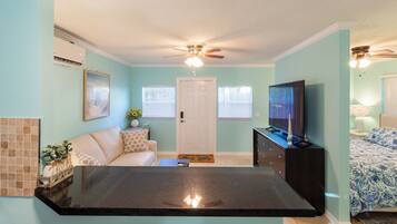 1 chambre, bureau, fer et planche à repasser, Wi-Fi